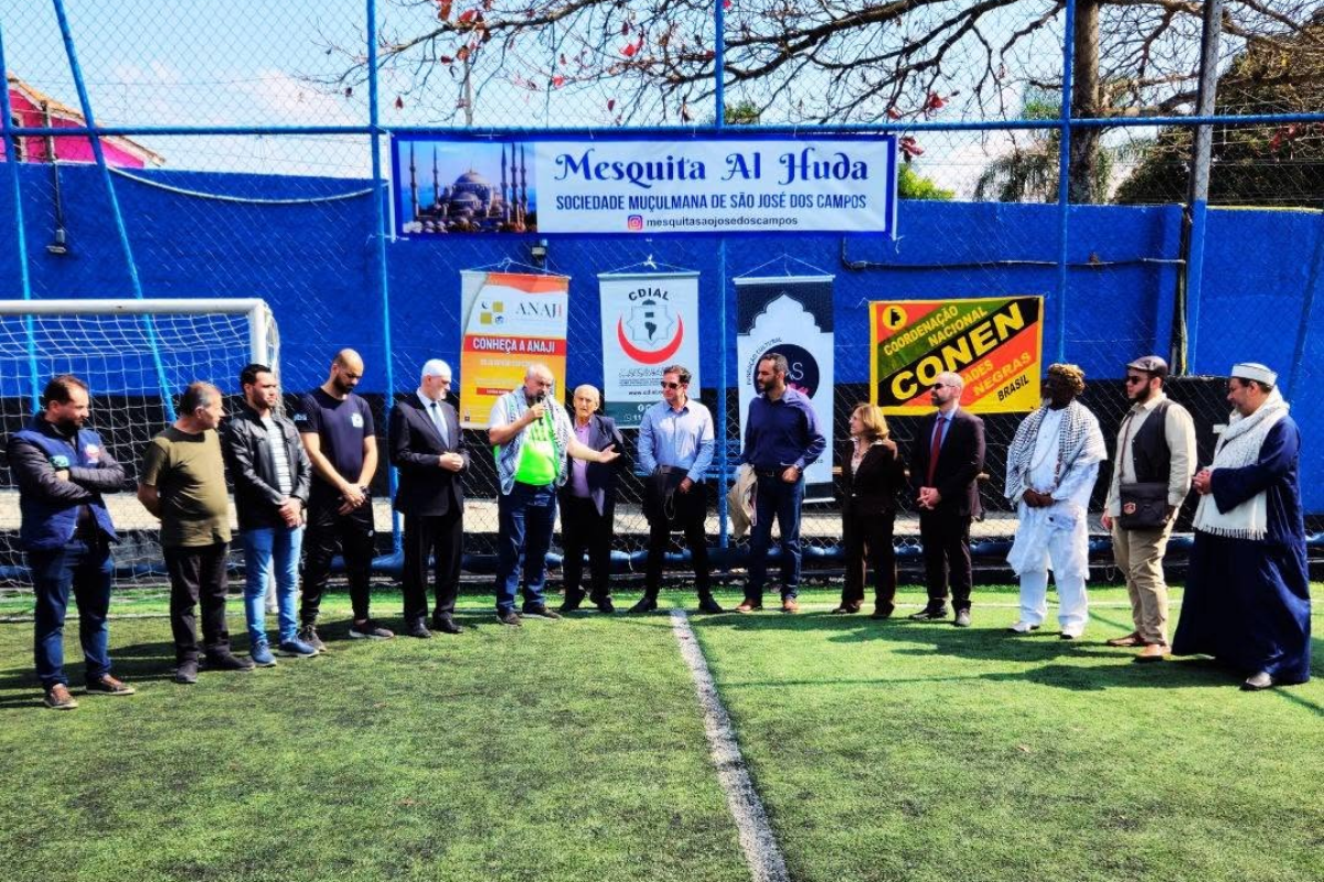 Atividades do MARKAZ - 2026 48 Representantes e participantes em encontro em espaço esportivo