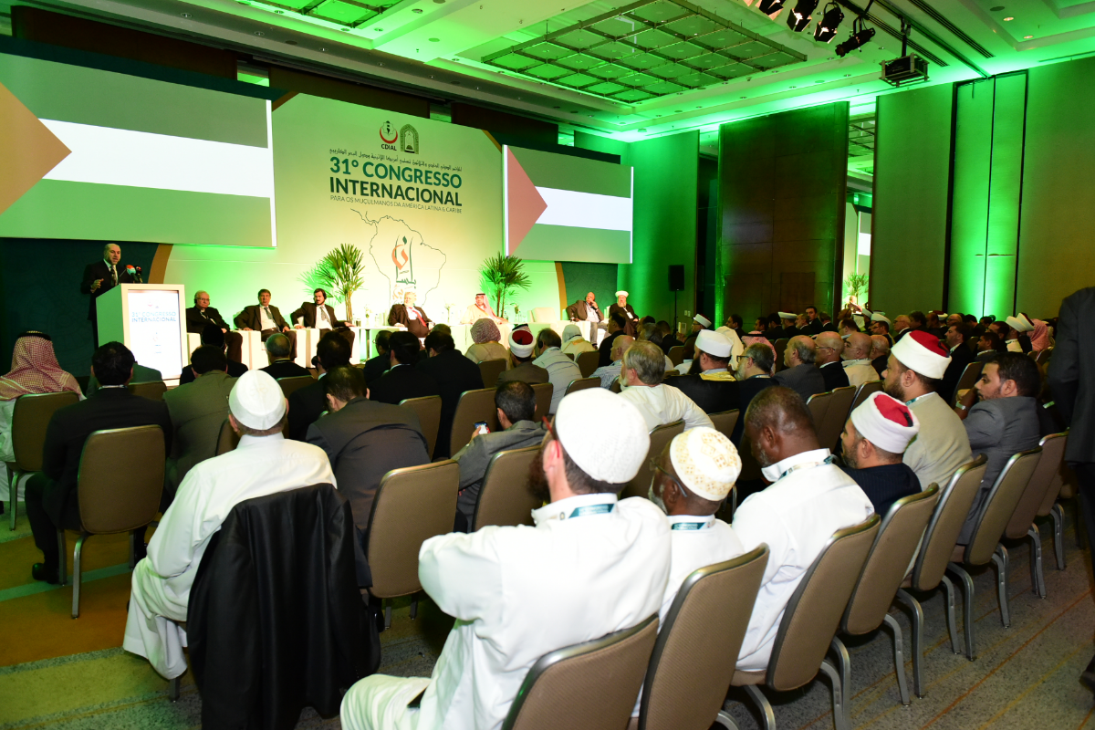 Atividades do MARKAZ - 2026 7 Auditório com participantes e palestrantes de congresso