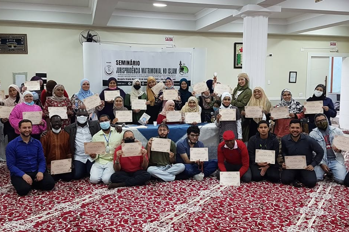 Atividades do MARKAZ - 2026 118 Participantes de seminário reunidos com certificados