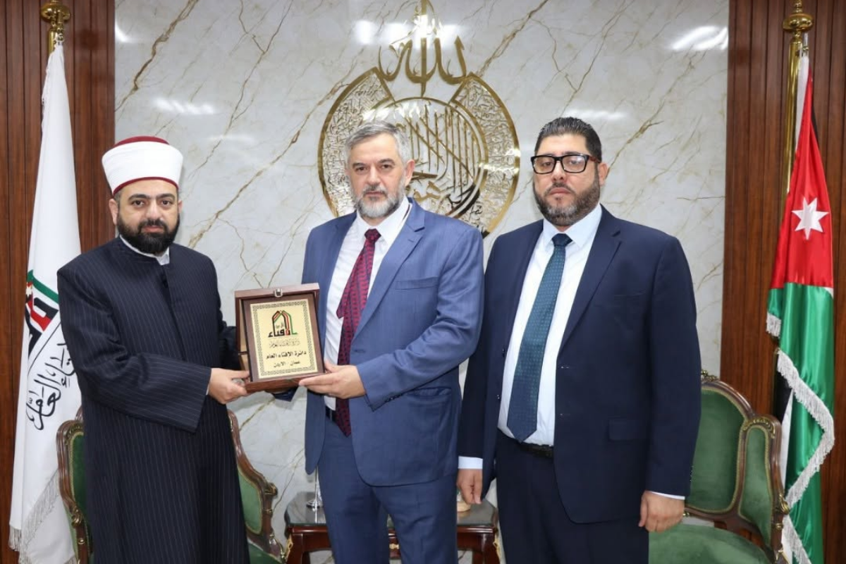 Atividades do MARKAZ - 2026 84 Representantes apresentando homenagem em encontro institucional