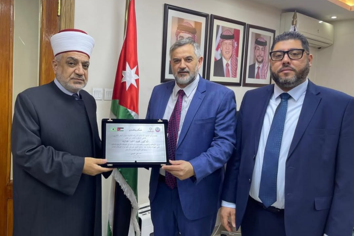 Atividades do MARKAZ - 2026 85 Representantes reunidos durante troca de homenagem institucional