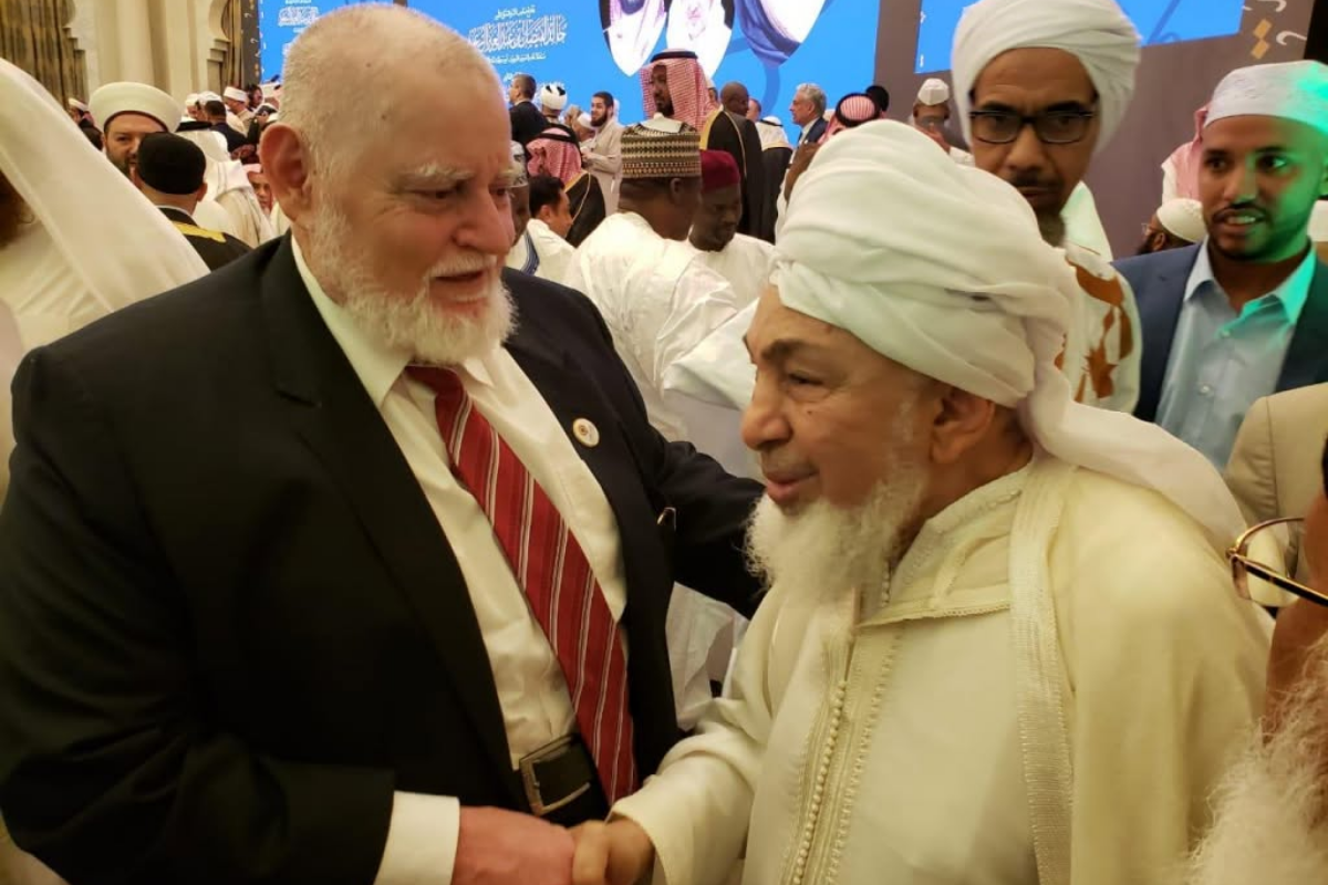 Atividades do MARKAZ - 2026 103 Representantes se cumprimentando durante encontro com participantes internacionais