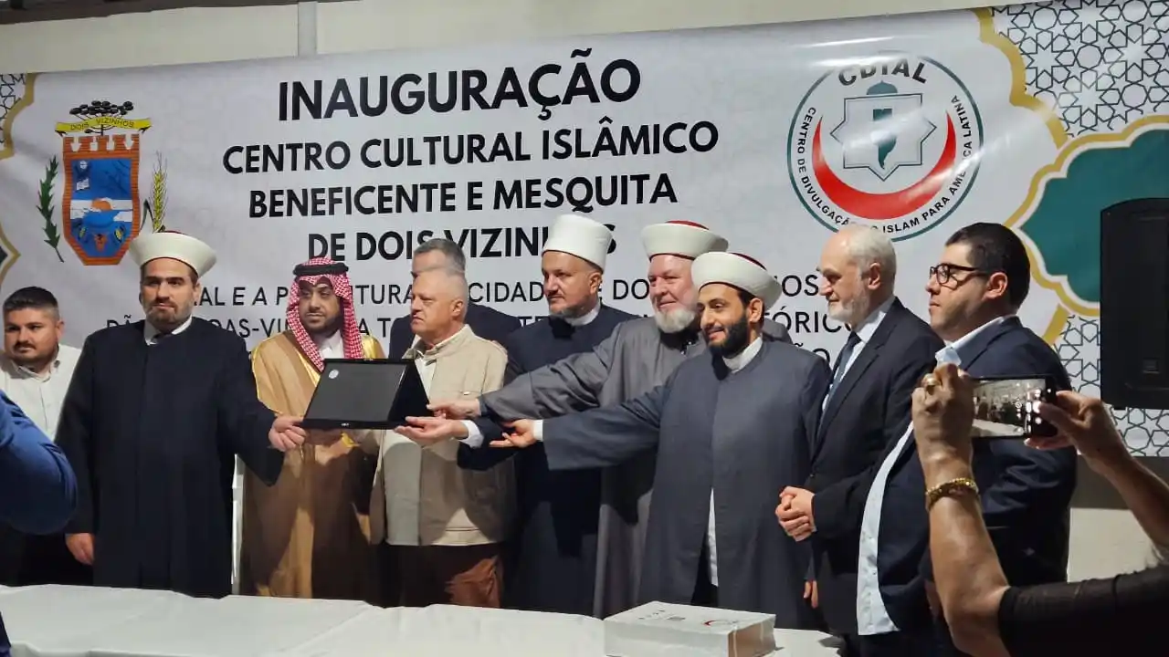 Atividades do MARKAZ - 2026 57 Representantes reunidos na inauguração de centro cultural islâmico e mesquita