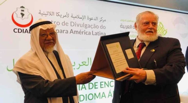 Centro Rei Abdullah Bin Abdul Aziz para o Idioma Árabe e CDIAL promovem exposição na USP 23 cdial.org 26 cdial.org .br mes lingua rabe usp