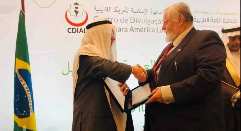 Centro Rei Abdullah Bin Abdul Aziz para o Idioma Árabe e CDIAL promovem exposição na USP 10 cdial.org 39 cdial.org .br mes lingua rabe usp