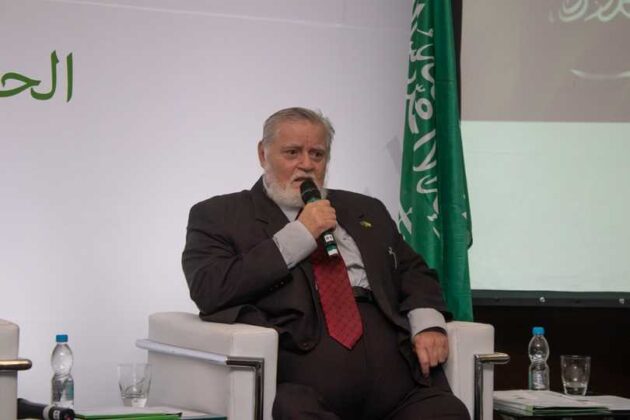 Centro Rei Abdullah Bin Abdul Aziz para o Idioma Árabe e CDIAL promovem exposição na USP 79 cdial.org 82 cdial.org .br mes lingua rabe usp