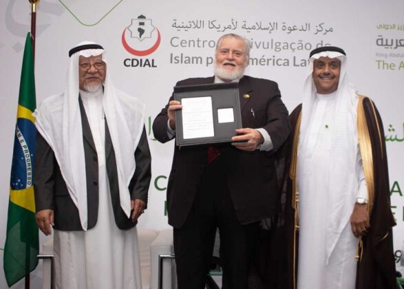 Centro Rei Abdullah Bin Abdul Aziz para o Idioma Árabe e CDIAL promovem exposição na USP 69 cdial.org 92 cdial.org .br mes lingua rabe usp