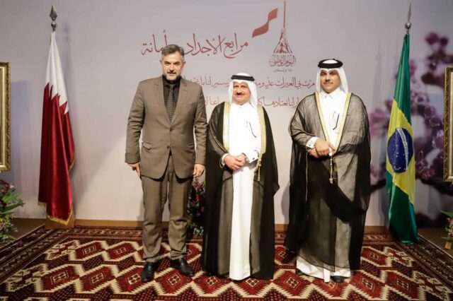dia nacional do catar diretor geral do CDIAL Sr. Ziad Ahmad Saifi; o excelentíssimo Sr. Ahmad Ibrahim Al Abdullah, embaixador do Catar no Brasil e o Sr. Abdulaziz Abdullah Al-Dosari, terceiro secretário da embaixada do Catar.