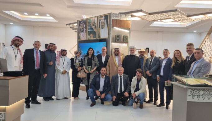 Alcorão Sagrado em Destaque: Visite a Exposição na Mesquita Omar Ibn Al Khattab em Foz do Iguaçu