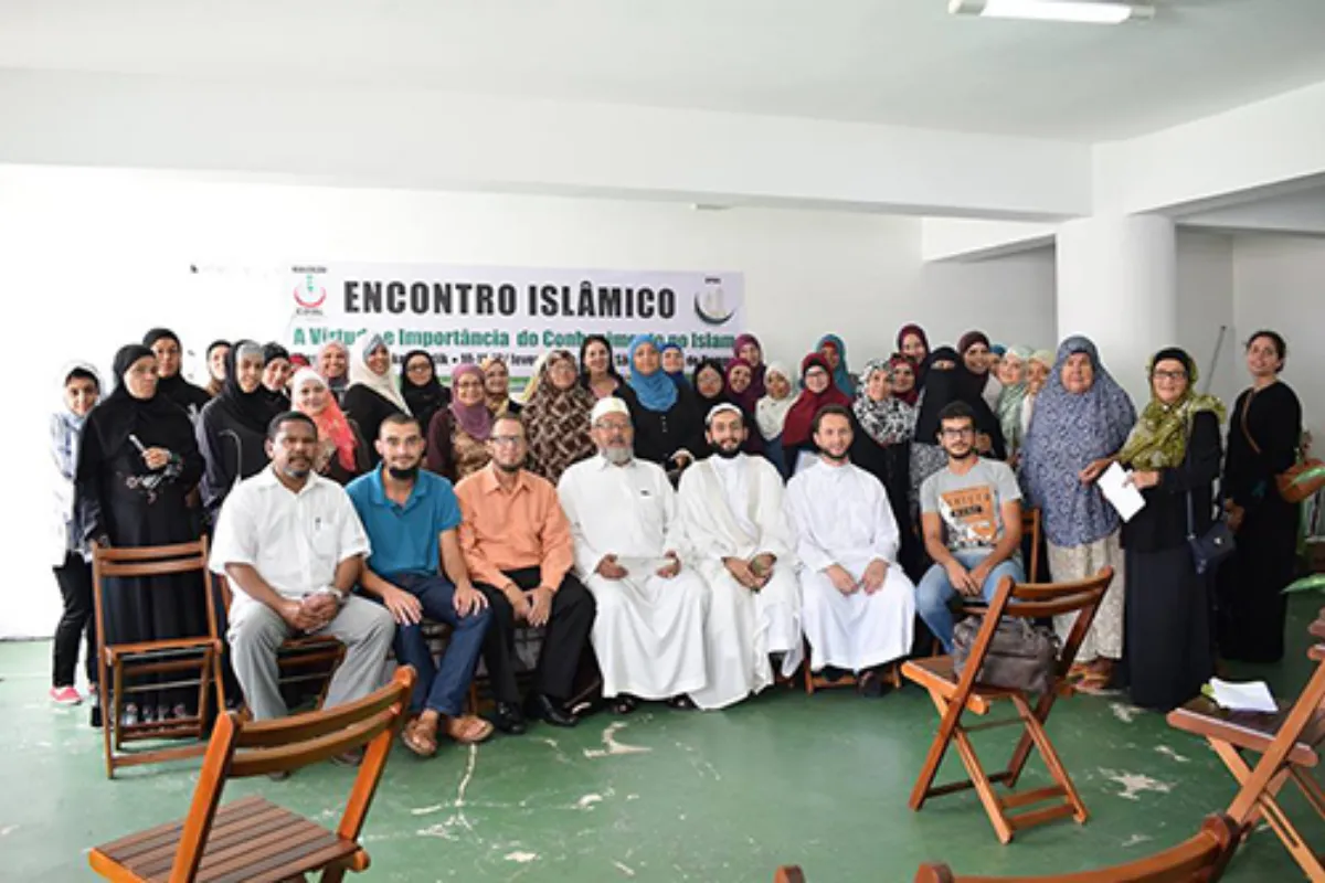 Atividades do MARKAZ - 2026 116 Participantes reunidos após encontro sobre o conhecimento no Islam