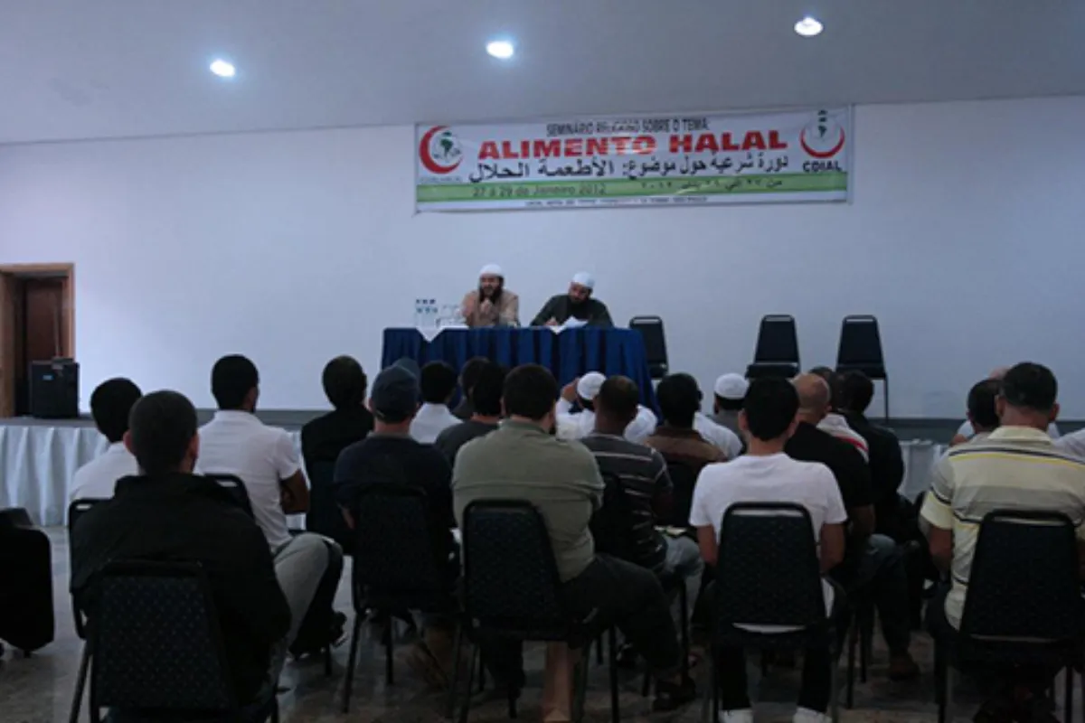 Atividades do MARKAZ - 2026 117 Participantes e palestrantes em seminário sobre alimentação halal